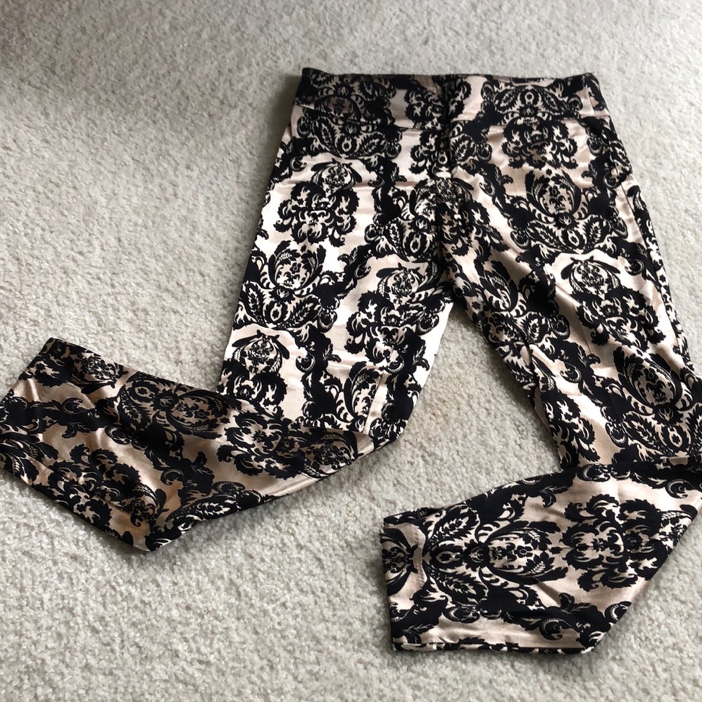 Gold and black shiny ankle leggings